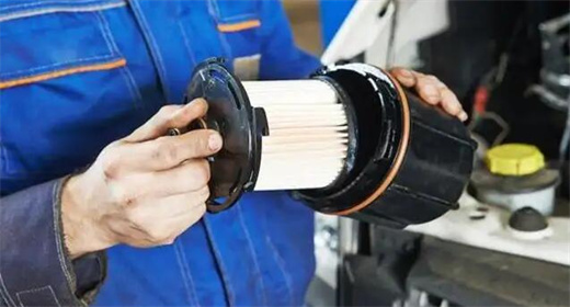 ¿Cuánto cuesta reemplazar el filtro de combustible?
